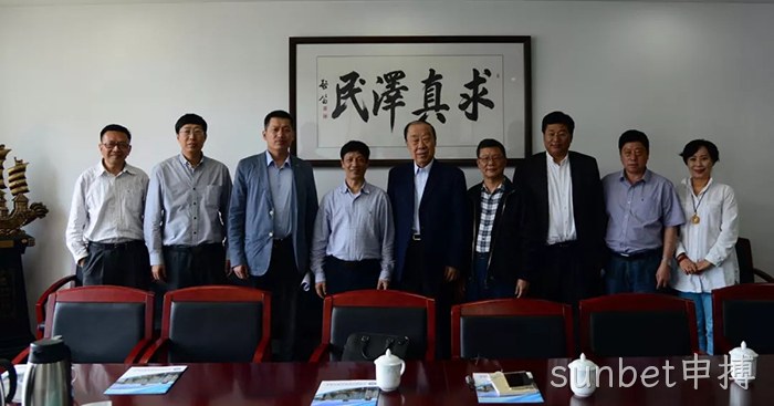 sunbet申搏董事长颜贻意（左四）考察中国海洋大学